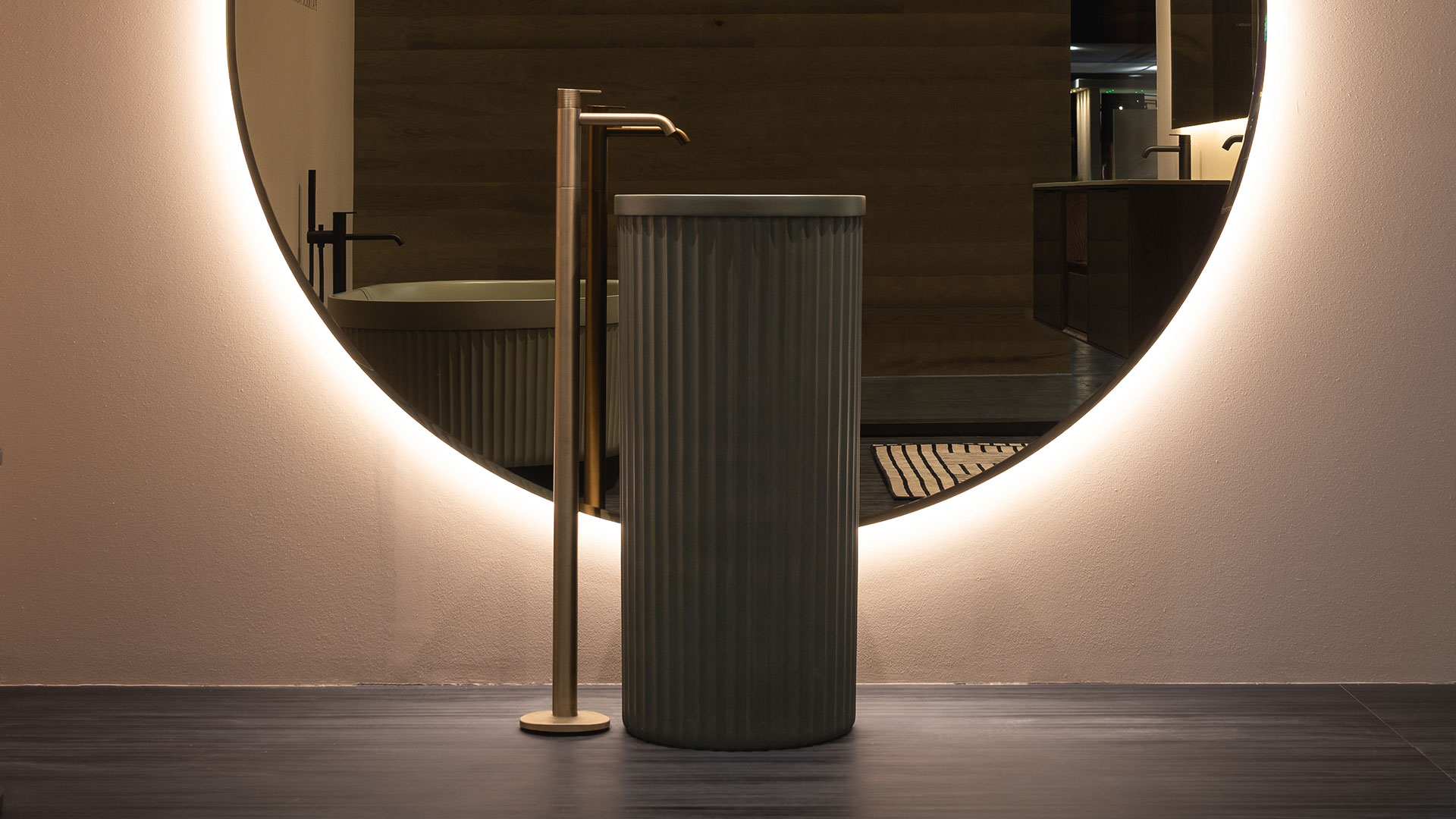 Freestanding washbasin from Heritage Collection