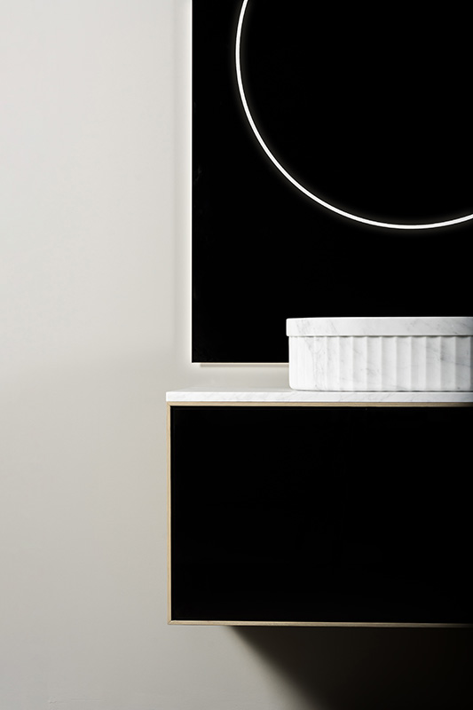 Alo Oval Mirror with LED lighting